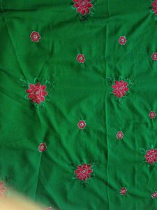 Green 💚 Colour Rose 🌹 Design Unstitched Suit.