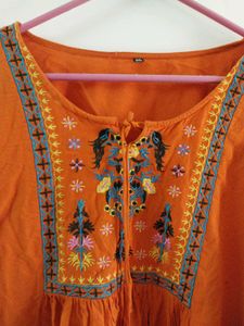 2 Women&#39;s Blouses