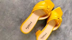 Yellow Knot Slides - Size 9