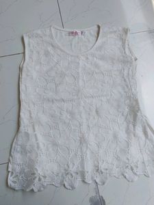 White SleevelessTop