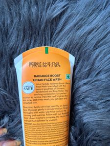Face wash - Lotus Herbals