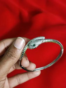 Elegant Snake Design Bracelet – Brand New &amp; Unused
