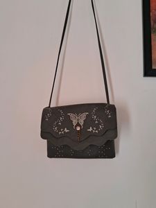 Black Slingbags for Women