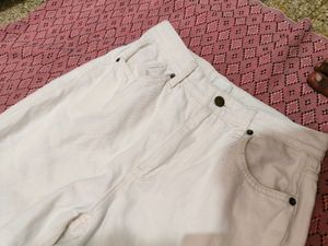 It&#39;s a Creamish White Jeans