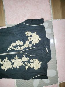Set Floral Embroidered Kurta