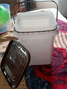 White Plastic Container with Handle Set Of 4