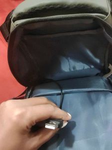 Casual Waterproof Bag/🎒+ PhoneCharging System