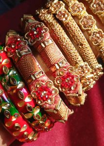 Slightly used beautiful bangles under your budget!