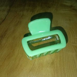 Green Hair Claw Clip