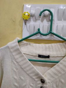 knit white top stretchy 34-38