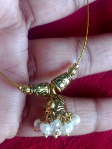 Elegant Gold Wire Necklace with Pearl Accent