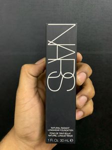 Natural Radiant Longwear Foundation ( Barcelona)