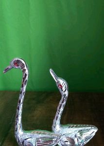 Swan Showpiece set in silver metal