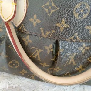 Louis Vuitton Stylish Hangbag
