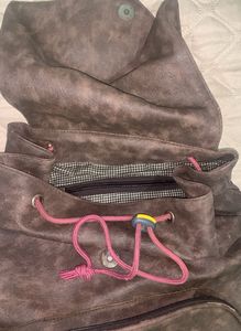 Brown college bag for youngesters