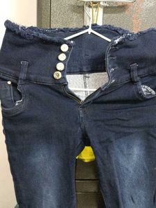 Frayed High-Waisted Jeans