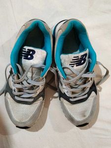 New Balance Sneaker (white/blue)