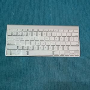 APPLE KEYBOARD