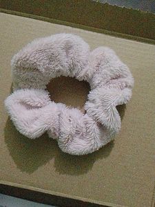 Foxtale Super Glow Face Wash+ Scrunchie