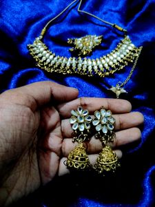 Necklace Having White Stone
