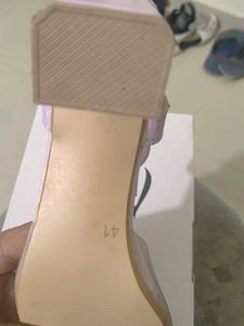 Sizes and colours are also available