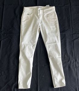 Only Chic Off White Slim Fit Stretchable Jeans