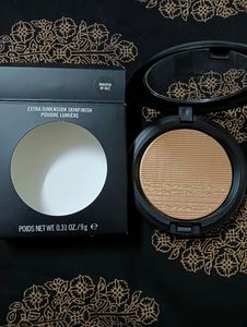 MAC HIGHLIGHTER -WHISPER OF GUILT