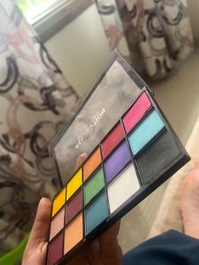 Makeup  Revolution Colourful Palette