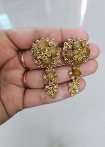 BEAUTIFUL GOLDEN EARRINGS FOR PARTY WEAR