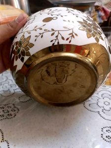Golden Glass Bowl- Micowave Compatible - With Lid