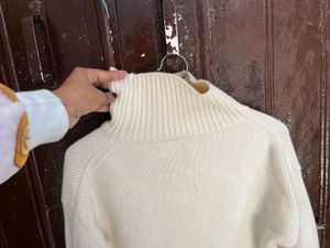 BEAUTIFUL WHITE SWEATER 💋