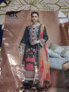 I Am Selling Pakistani Style Kurti Pant Dupatta