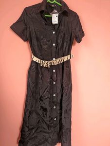 Chic Black Dress with collar