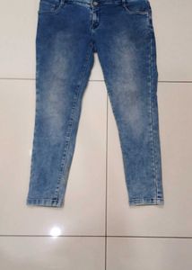 High Waist Ankle Lengh Faded Blue Jeans For Women