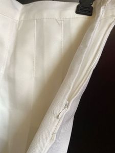 🦢 White Pleated Skirt - Elegant and Versatile