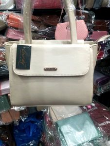 ✨Elegant and Premium Quality Handbag 👜