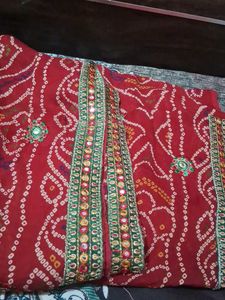 Red Bandhani saree