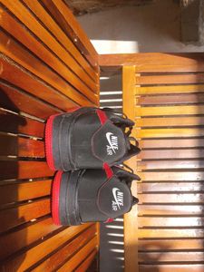 Nike Sneakers - Black &amp; Red