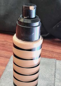 Huda Beauty Free Color Foundation