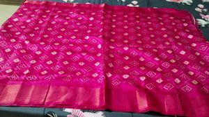 rani pink Bandhani Saree with blouse piece