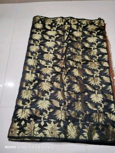 Elegant Black &amp; Gold Sari