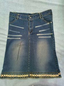 Y2k Vintage Embroidered Skirt 💯