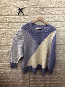 Stylish Lavender &amp; White Sweater🎗️🌷