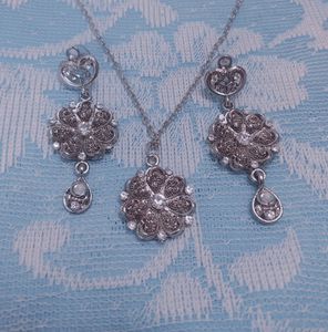 Diwali Sale🪔🪔 BEAUTIFUL SILVER and STONE Pendant and Earring Set📿