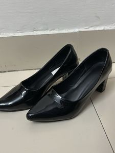 black block heel pumps - UK 7