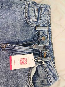Classic High-Waisted Blue Denim Jeans for Effortle
