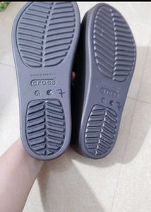 Crocs LiteRide Platform Sandals never used