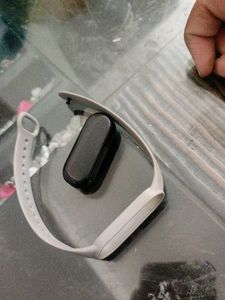MI BAND 6 A FITNESS WATCH