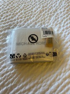 ☘️☘️sale☘️☘️Authentic MK WHITE WALLET MAN