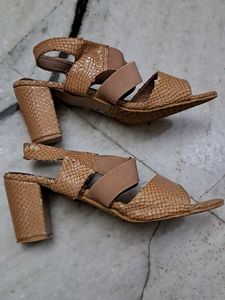 Queen&#39;s Heels